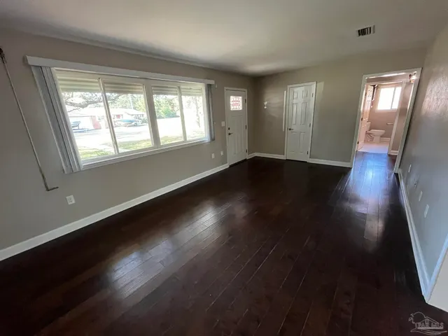 $2,275 | 104 Navarre Street, Gulf Breeze, FL 32561