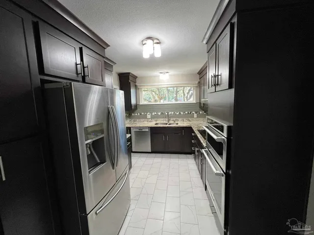 $2,275 | 104 Navarre Street, Gulf Breeze, FL 32561