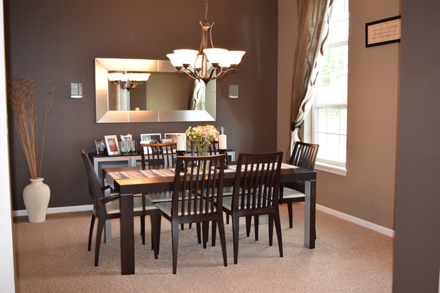 268 Monument Road Elgin, IL 60124 - Photo 4 of 25