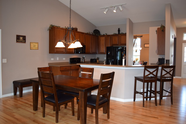 268 Monument Road Elgin, IL 60124 - Photo 5 of 25