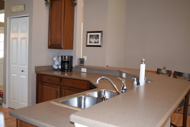 268 Monument Road Elgin, IL 60124 - Photo 7 of 25