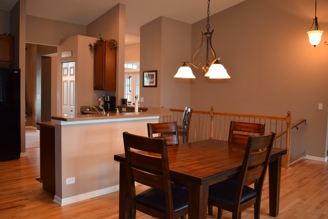 268 Monument Road Elgin, IL 60124 - Photo 8 of 25