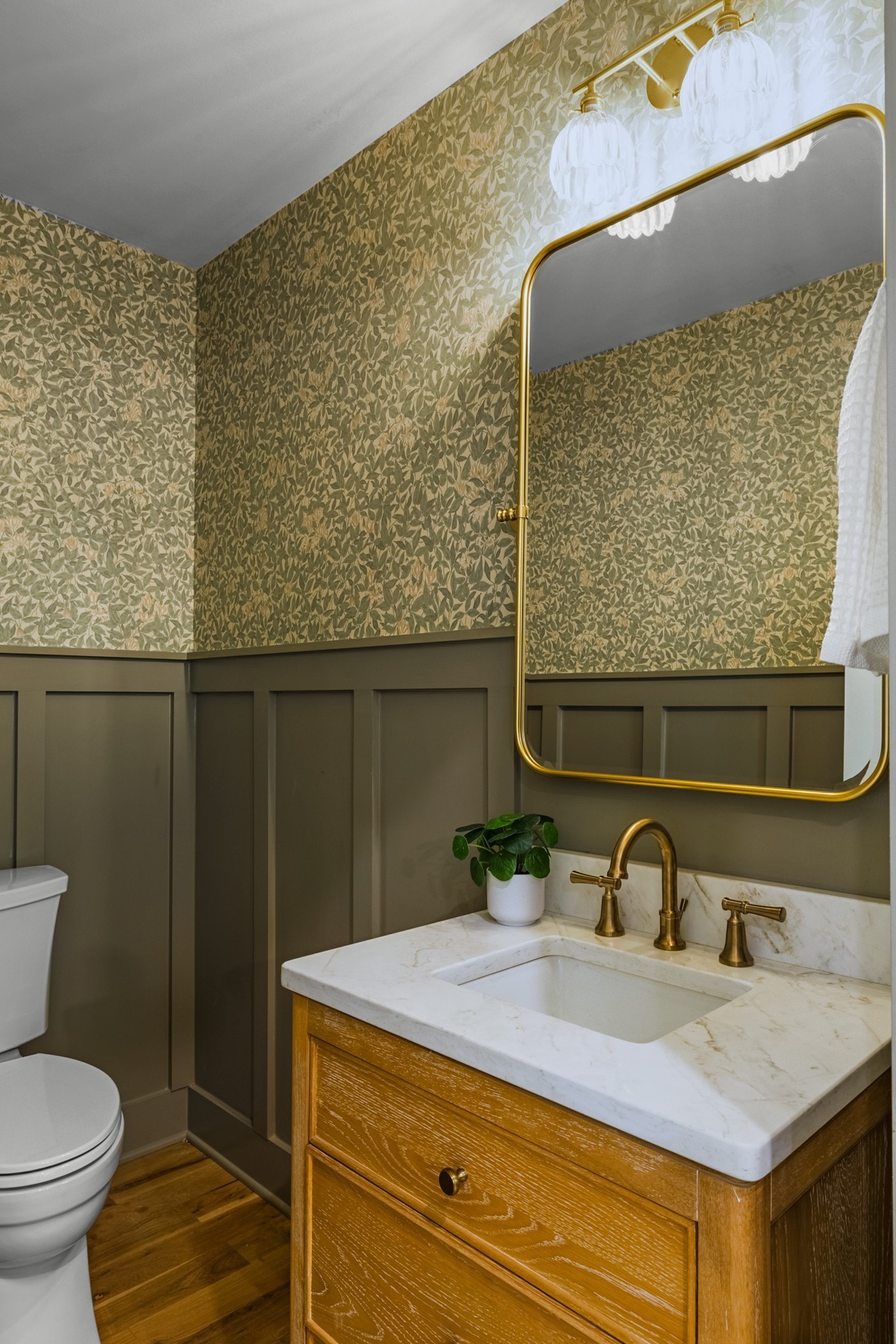 1629 Cairo Road Gallatin, TN 37066 - Photo 19 of 61 a bathroom with a sink and a mirror