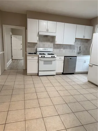 $2,200 | 100 Vandewater Street, Unit 2, Providence, RI 02908