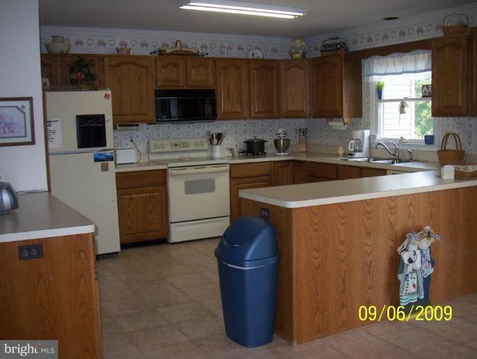6939 Damascus Road Gaithersburg, MD 20882 - Photo 11 of 23 Big Kitchen!