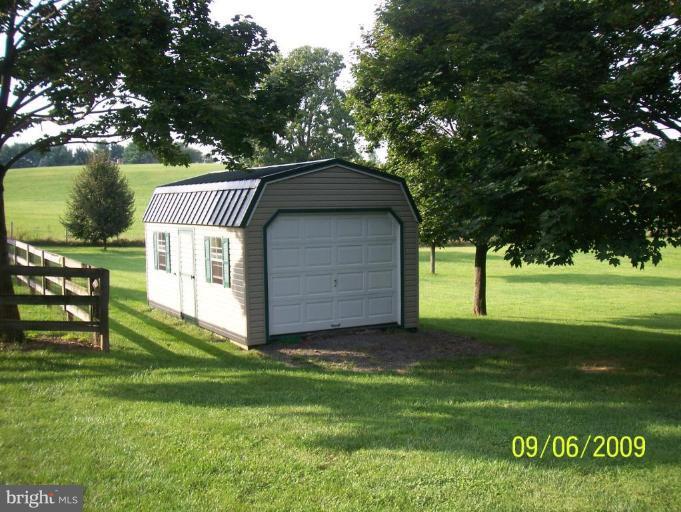 Barn, shed or 1 car detached included!