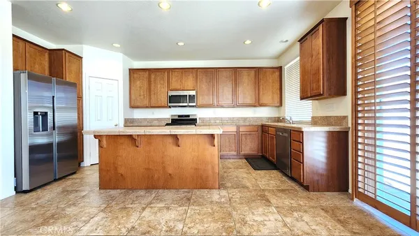 $2,900 | 13311 Falena Court, Victorville, CA 92392