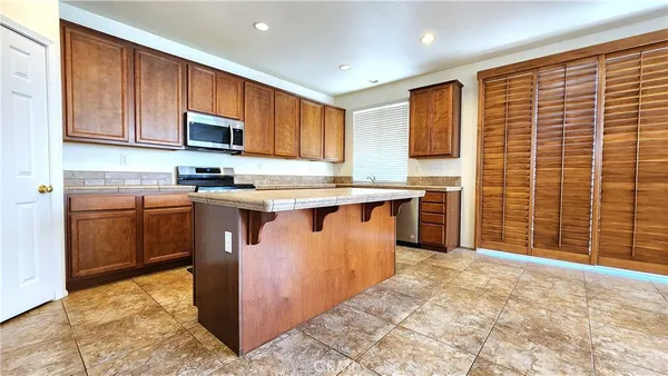 $2,900 | 13311 Falena Court, Victorville, CA 92392