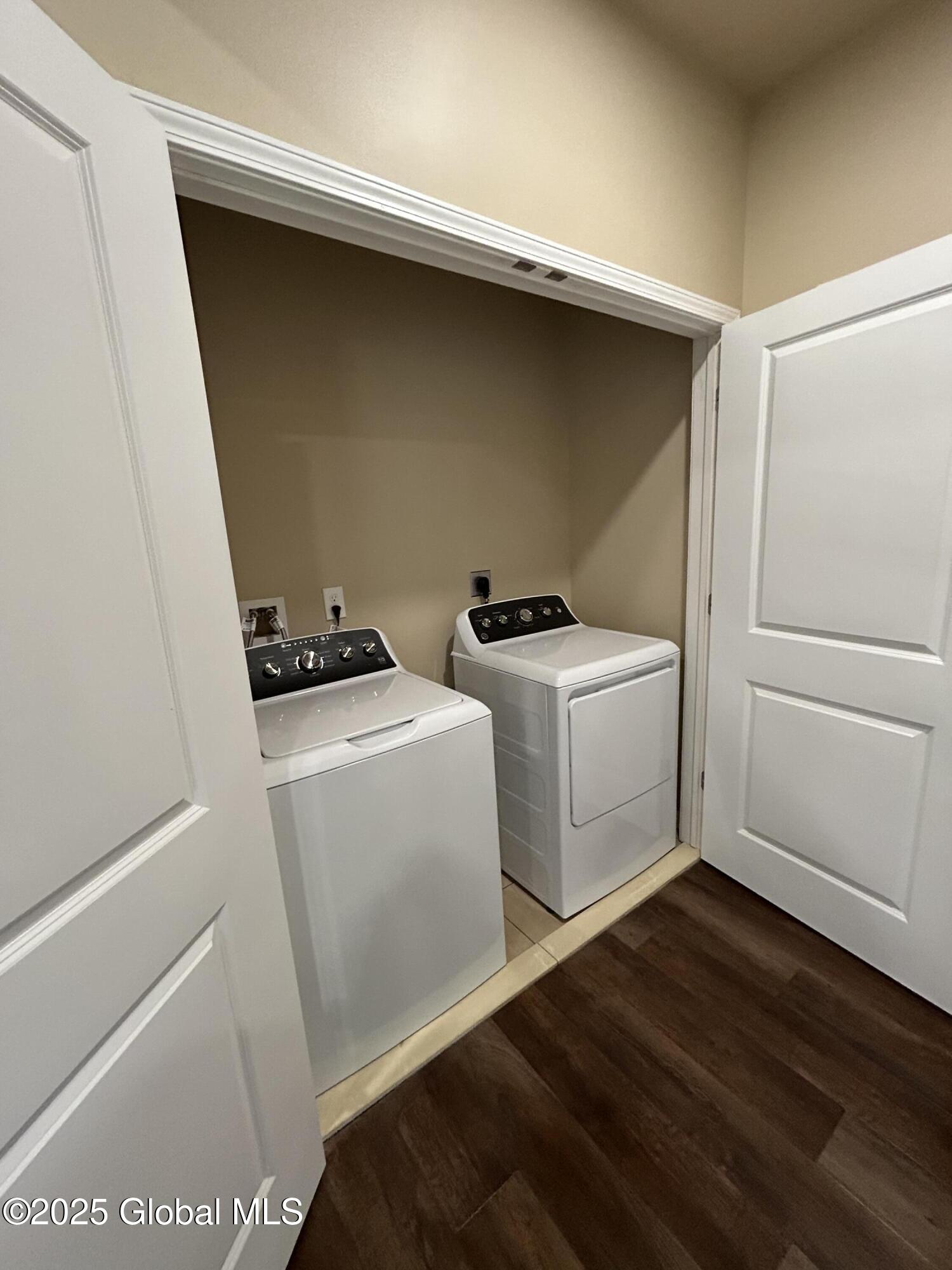 4209 Menga Drive Schenectady, NY 12304 - Photo 12 of 14 IMG_7826