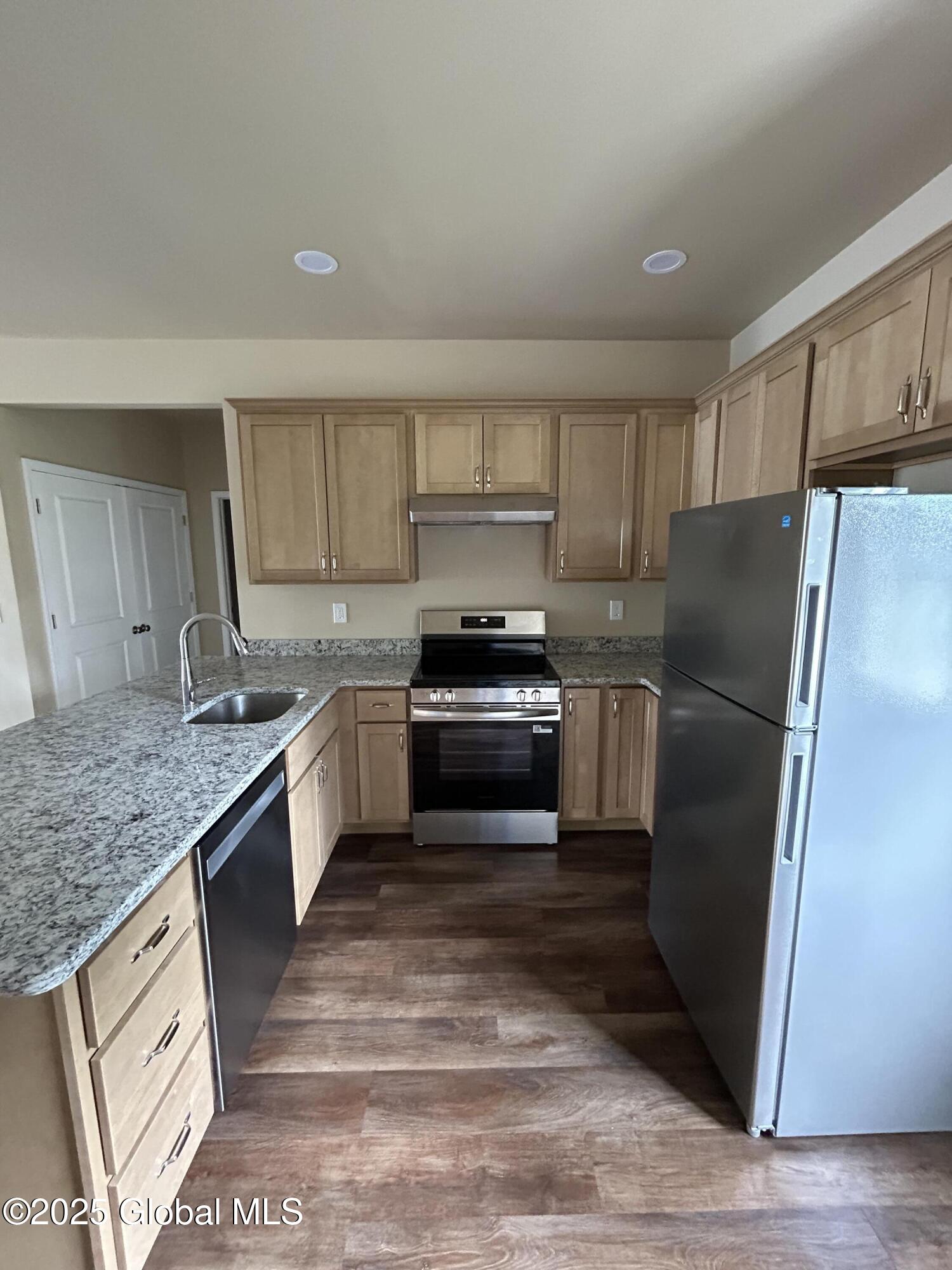 4209 Menga Drive Schenectady, NY 12304 - Photo 4 of 14 IMG_7804