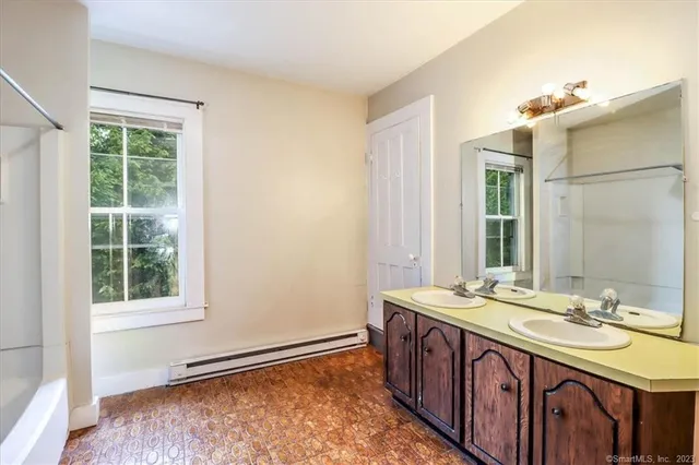 $1,995 | 23 South Main Street, Unit C, New Milford, CT 06776