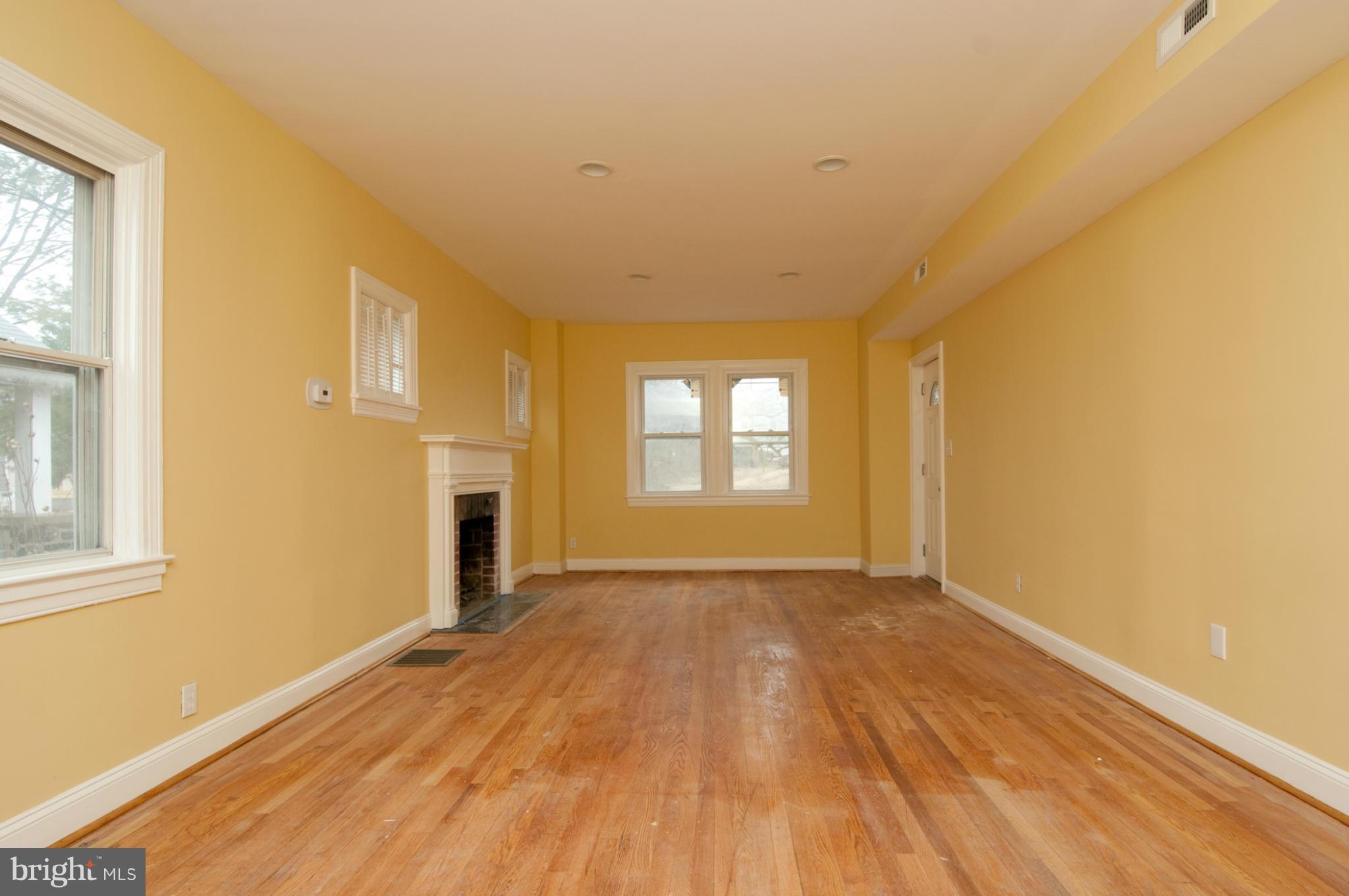 7502 Old Harford Road Baltimore, MD 21234 - Photo 4 of 30 Living Room