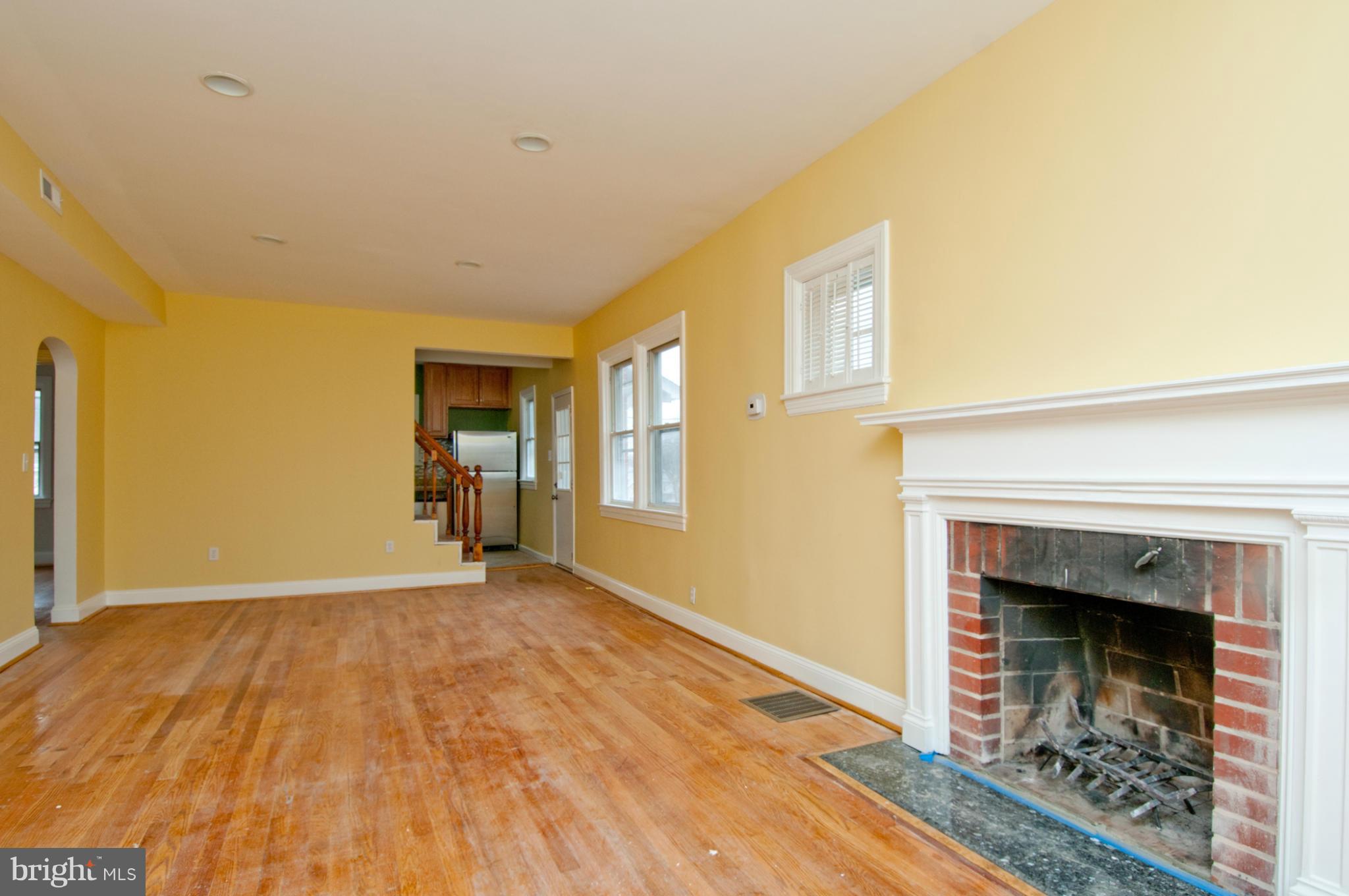 7502 Old Harford Road Baltimore, MD 21234 - Photo 5 of 30 Living Room