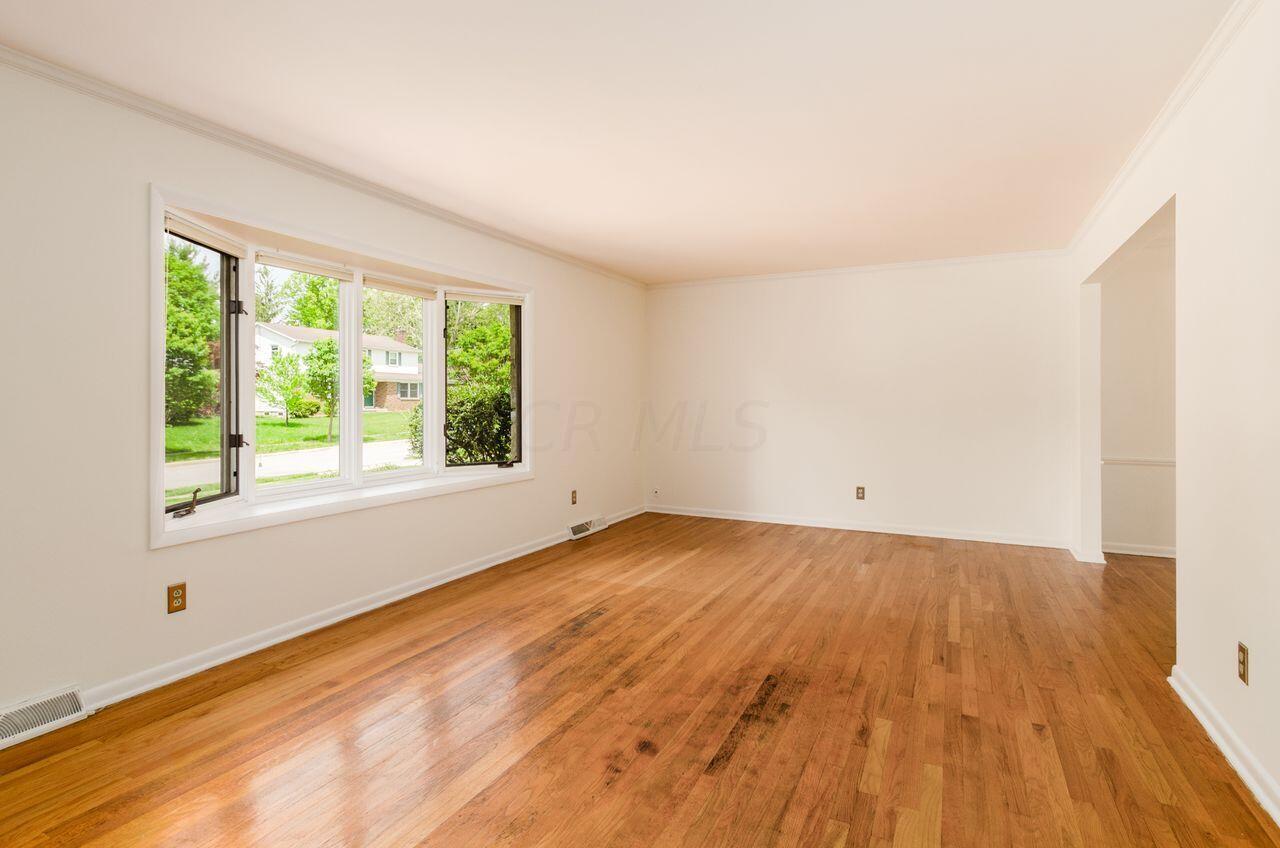 293 Weydon Road Columbus, OH 43085 - Photo 5 of 54 Living Room