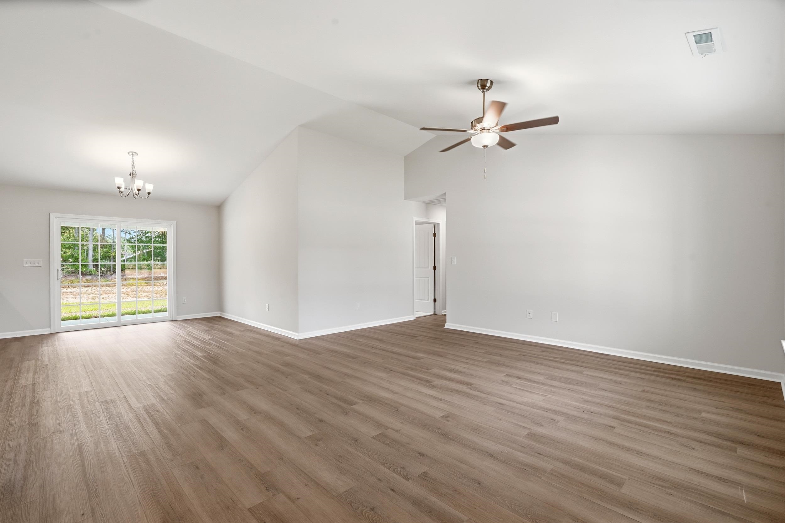 44 Bennington Court Georgetown, SC 29440 - Photo 2 of 27