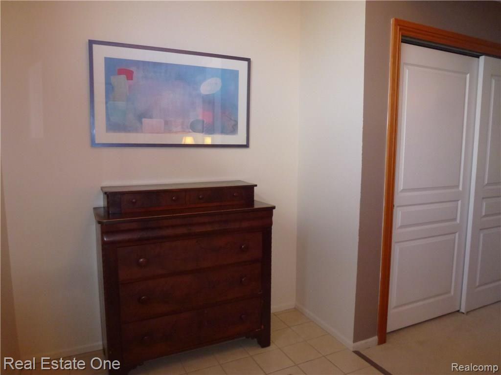 2176 Rochelle Park Drive, Unit 108 Rochester, MI 48309 - Photo 26 of 42 P1060302.JPG
