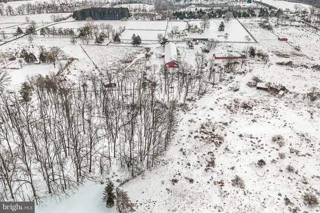 a view of an outdoor space