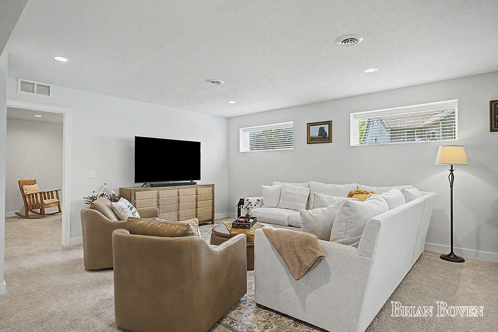 8366 Rose Ridge Drive Rockford, MI 49341 - Photo 47 of 63 2F9A0727