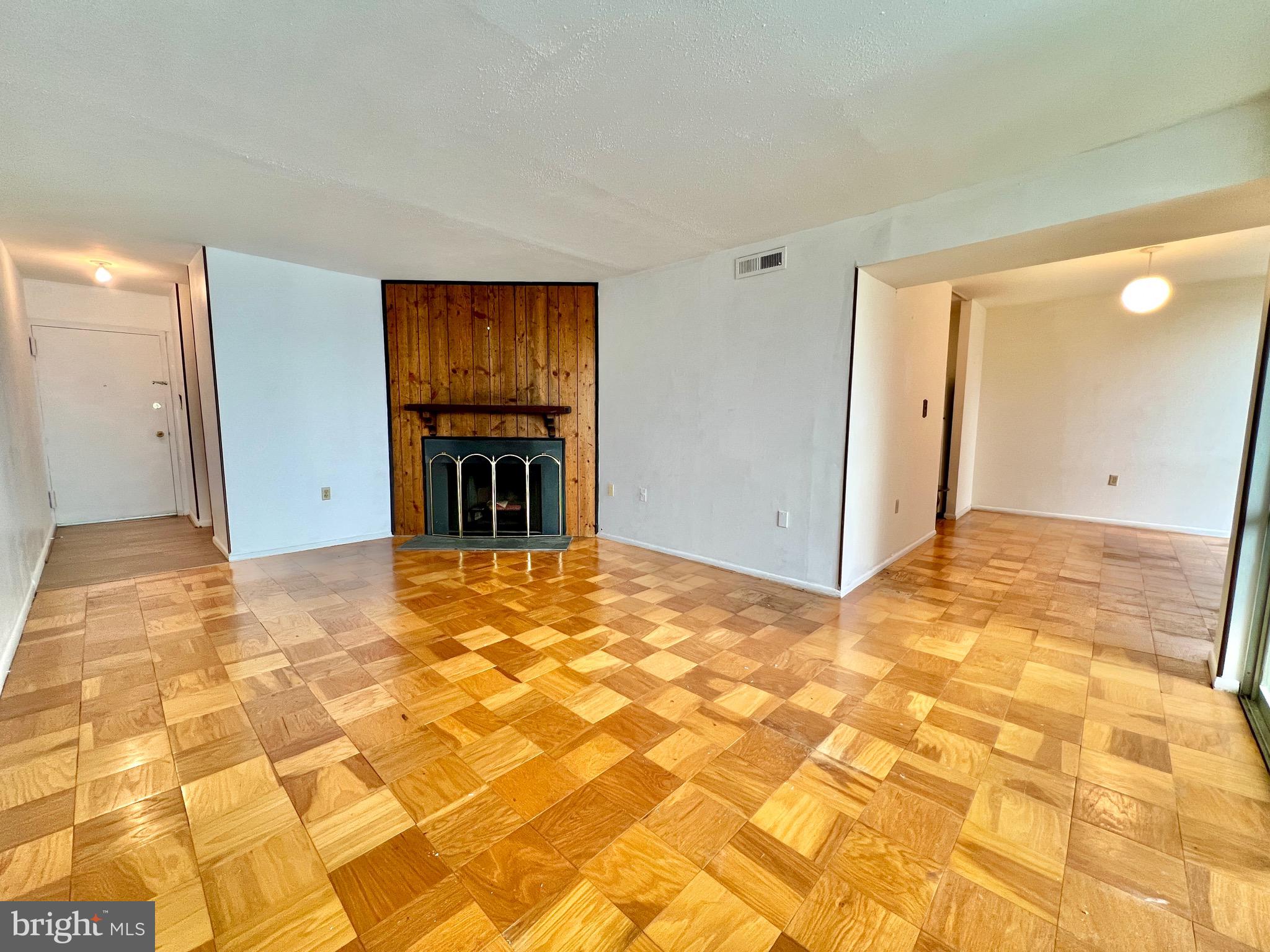 8663 Greenbelt Road, Unit 201 Greenbelt, MD 20770 - Photo 6 of 34 Living Room