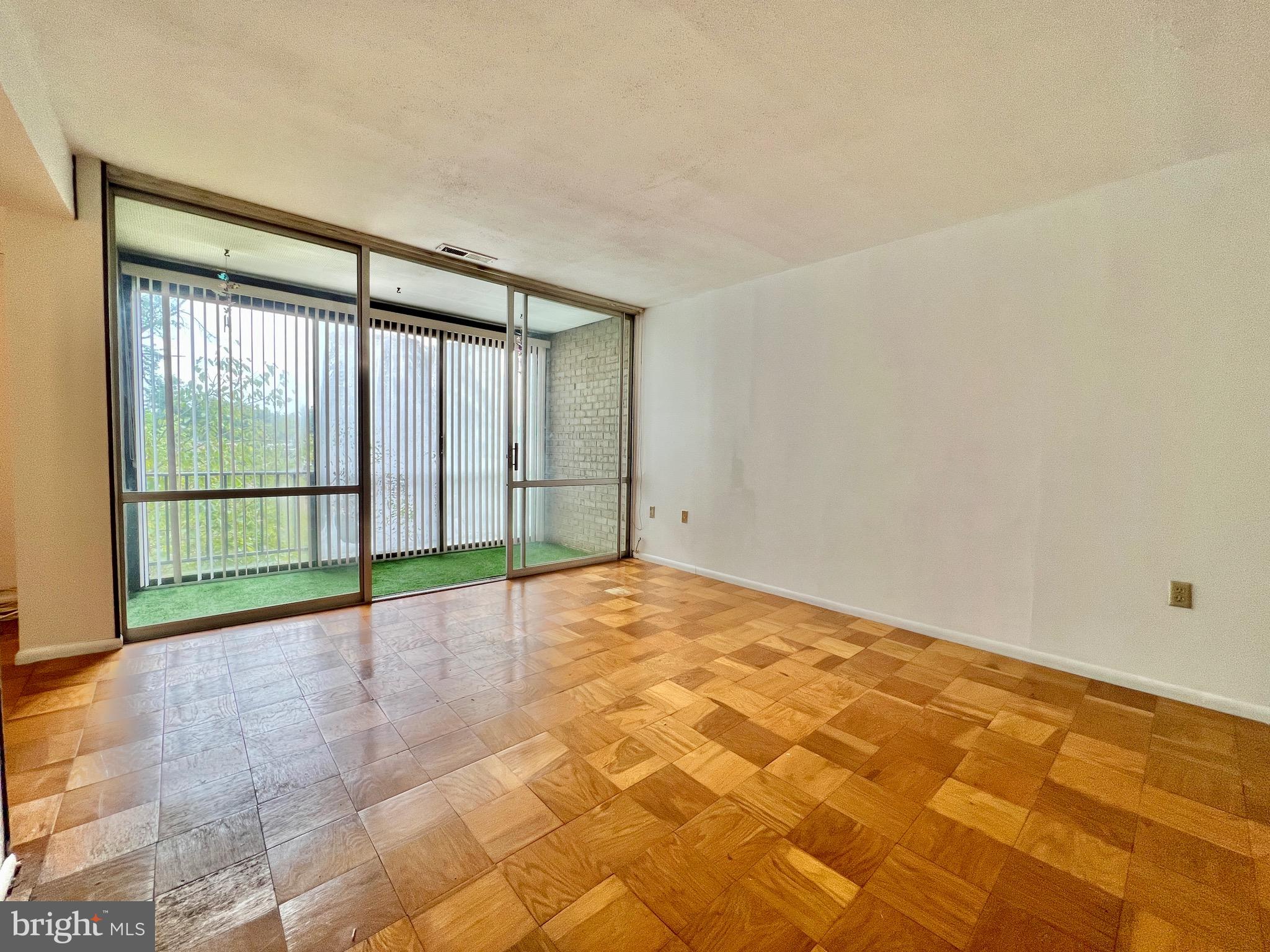 8663 Greenbelt Road, Unit 201 Greenbelt, MD 20770 - Photo 8 of 34 Living Room