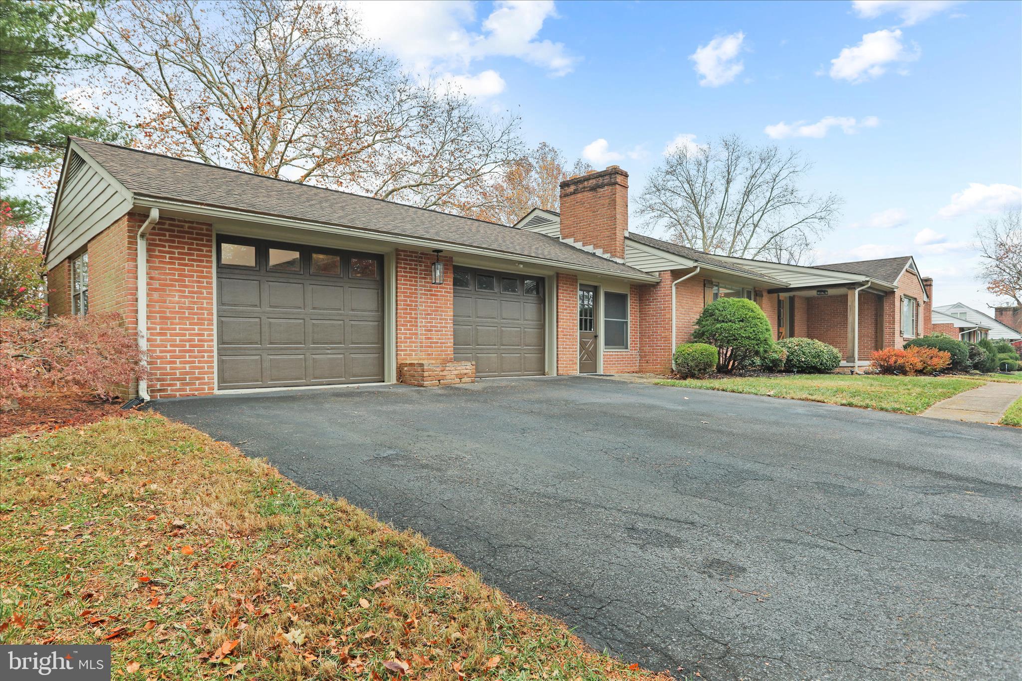 13347 Keener Road Hagerstown, MD 21742 - Photo 3 of 44 a front view of a house with a yard and garage