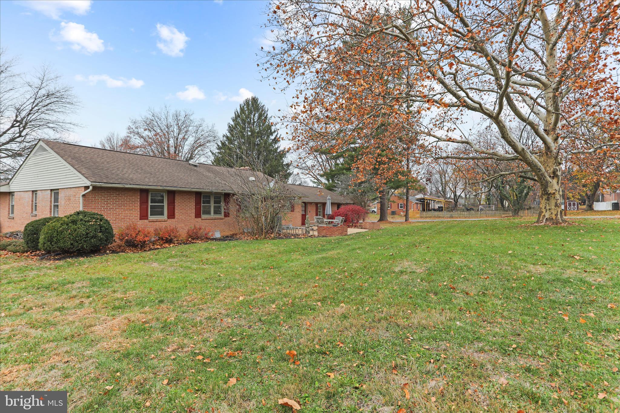 13347 Keener Road Hagerstown, MD 21742 - Photo 42 of 44 a front view of a house with garden