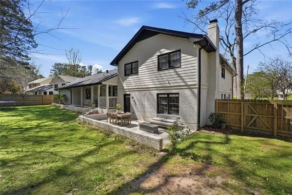 a view of a house with backyard