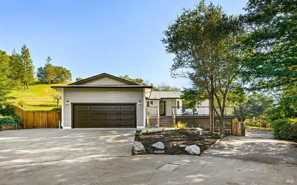 $1,499,000 | 210 Burgundy Road, Healdsburg, CA 95448