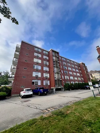 $3,000 | 20 Hammond Pond Parkway, Unit 607, Chestnut Hill, MA 02467