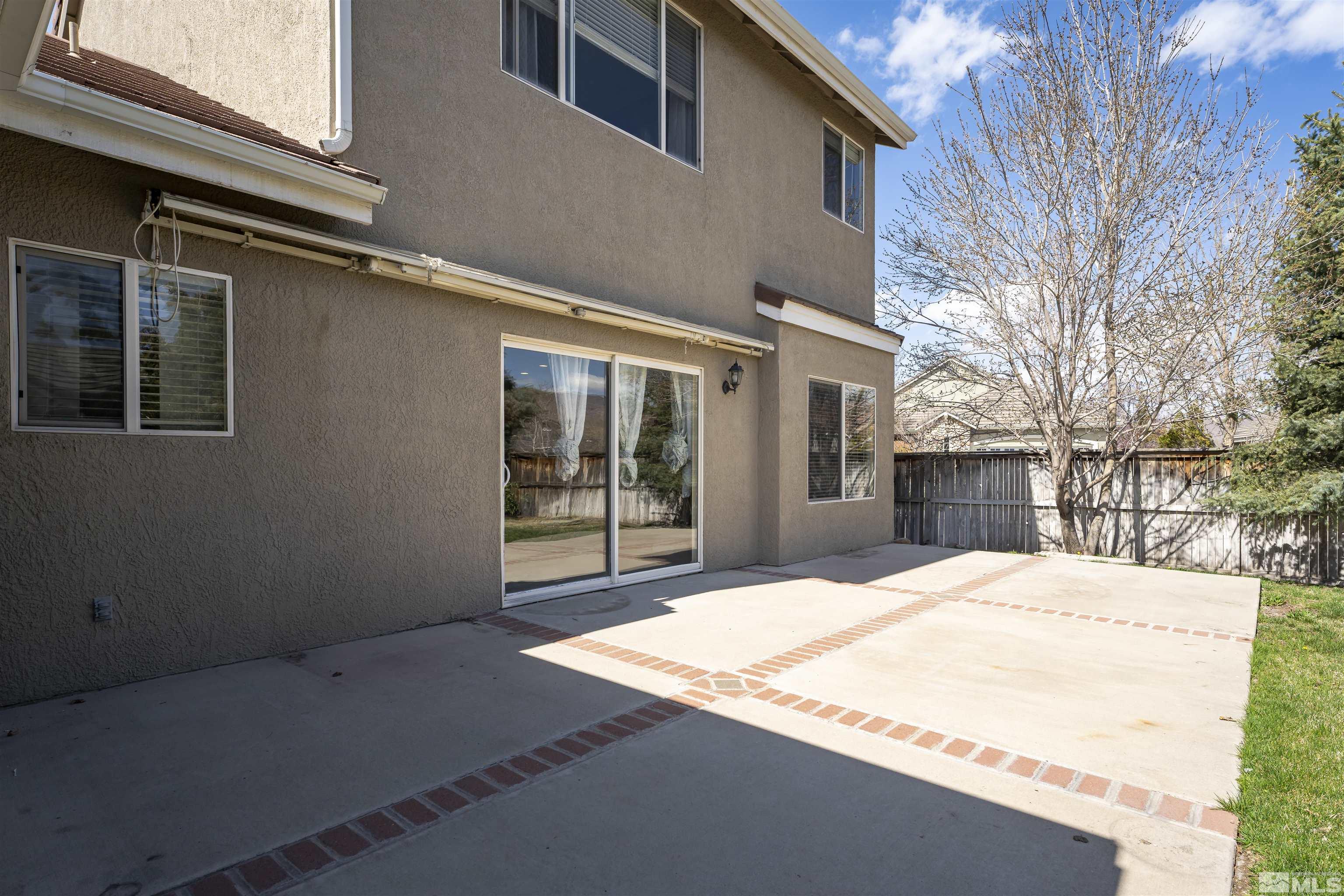 10200 Wolf Ridge Way Reno, NV 89521 - Photo 33 of 40 a backyard of a house