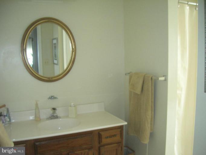 2721 Parallel Path Abingdon, MD 21009 - Photo 13 of 14 Bath #1