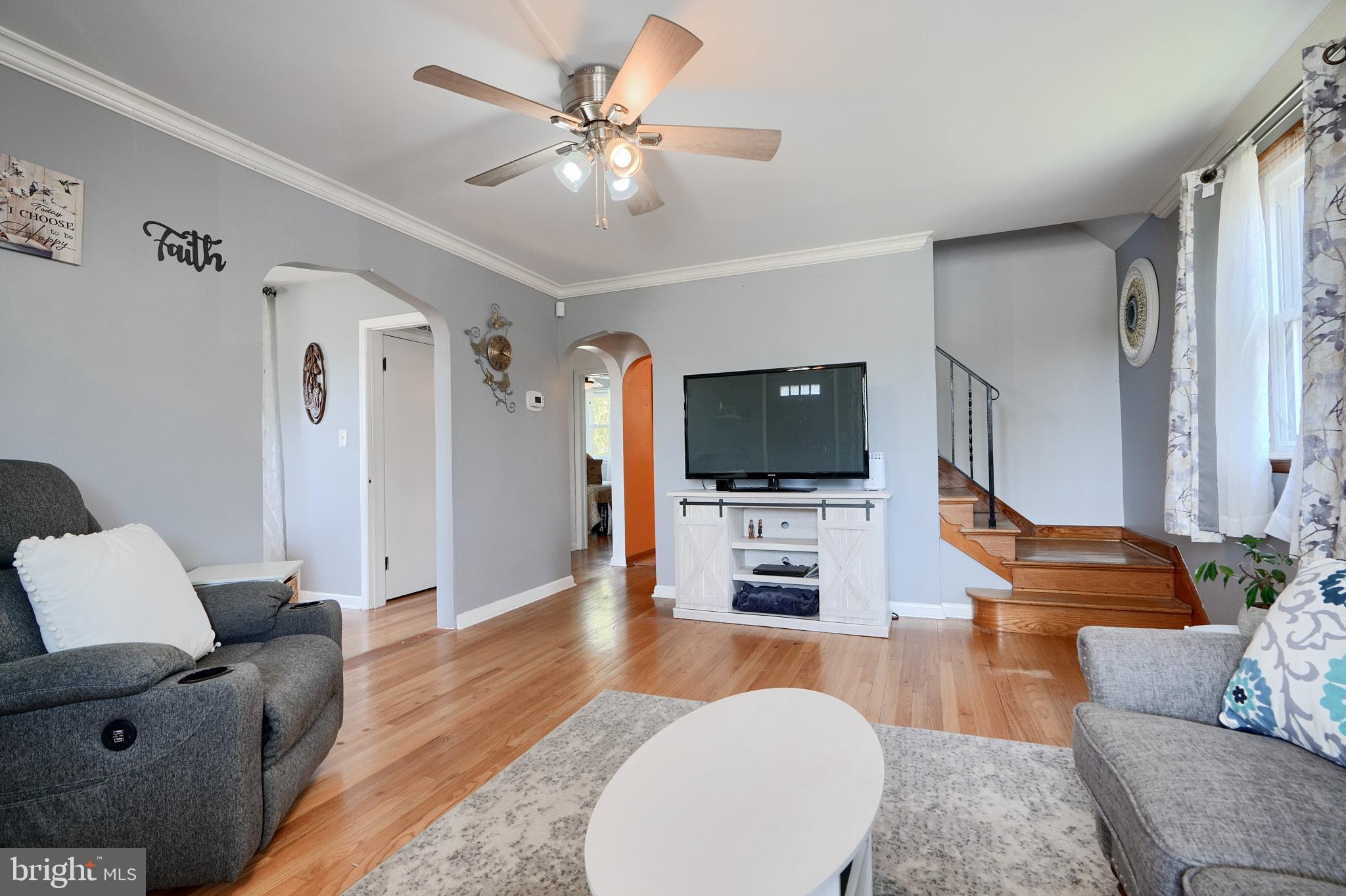 8003 Highpoint Road Parkville, MD 21234 - Photo 4 of 29 Living Room