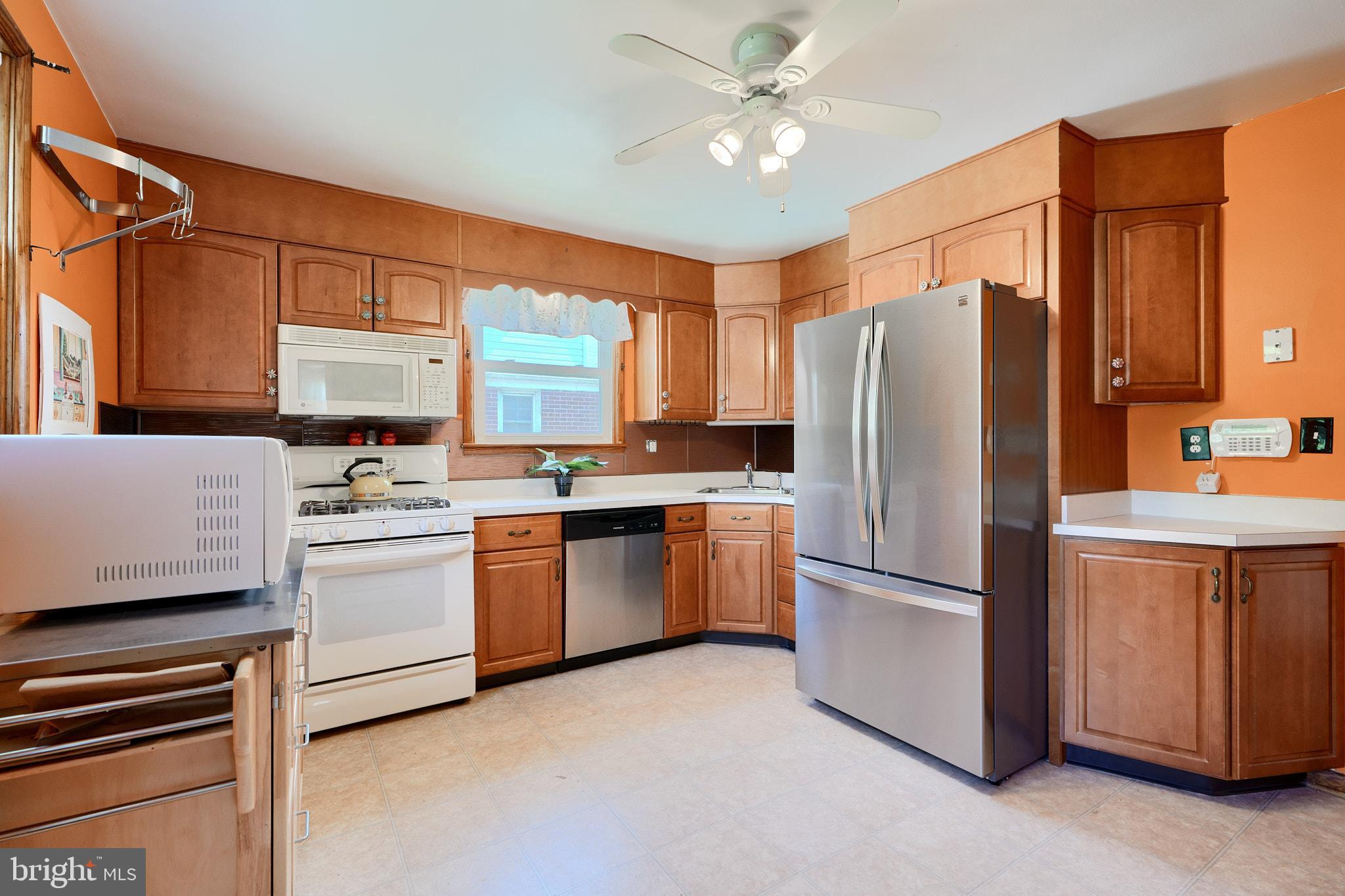 8003 Highpoint Road Parkville, MD 21234 - Photo 10 of 29 Kitchen