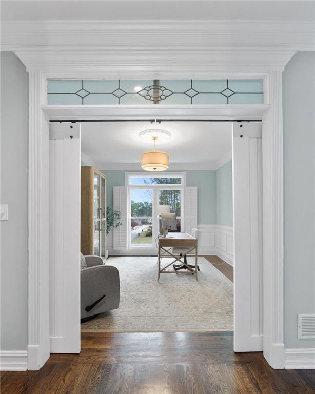 295 Springwater Chase Newnan, GA 30265 - Photo 22 of 68 a living room with furniture and a potted plant