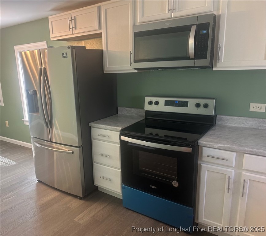 33 Alberta Lane Cameron, NC 28326 - Photo 10 of 14 a kitchen with a stove microwave and refrigerator