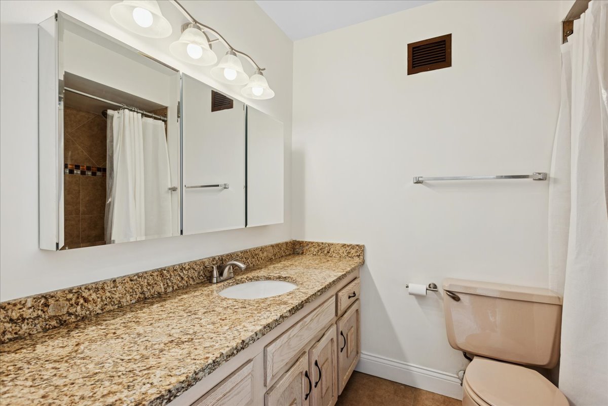 40 North Tower Road, Unit 8F Oak Brook, IL 60523 - Photo 14 of 24