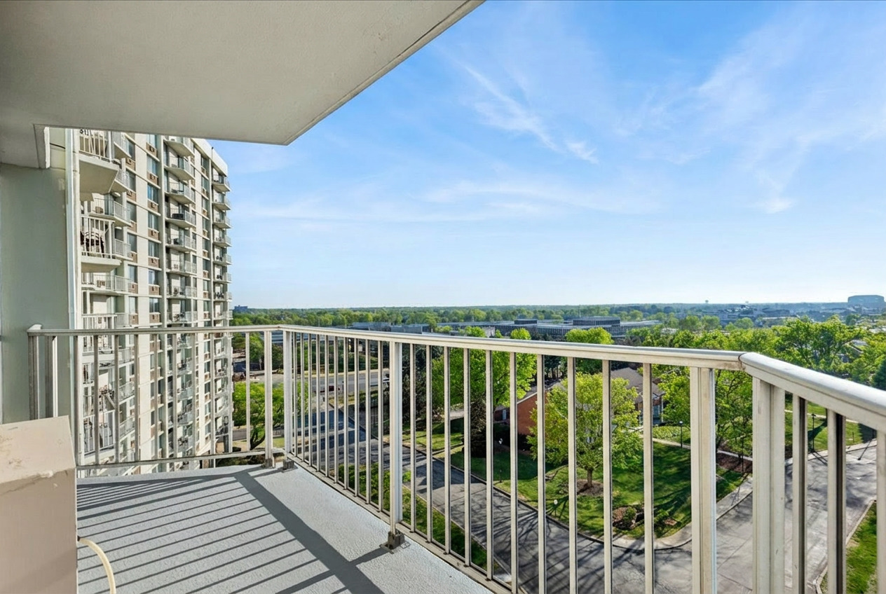 40 North Tower Road, Unit 8F Oak Brook, IL 60523 - Photo 17 of 24