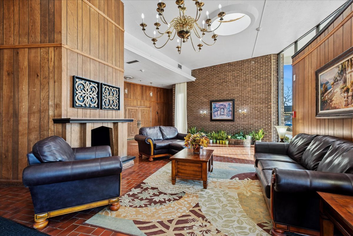 40 North Tower Road, Unit 8F Oak Brook, IL 60523 - Photo 18 of 24