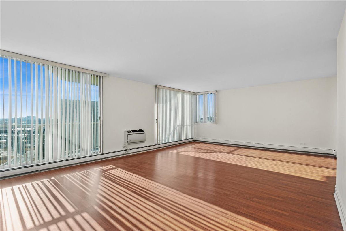 40 North Tower Road, Unit 8F Oak Brook, IL 60523 - Photo 5 of 24