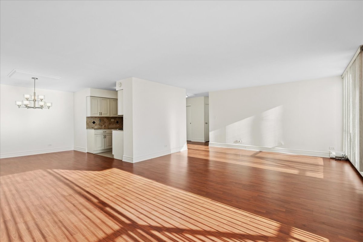 40 North Tower Road, Unit 8F Oak Brook, IL 60523 - Photo 7 of 24