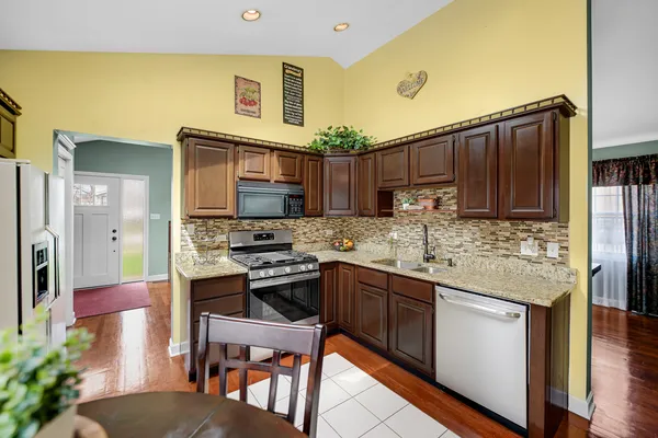 $298,000 | 3051 183rd Street, Lansing, IL 60438