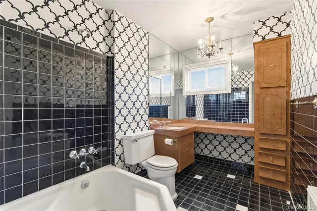 $1,899,000 | 75 Mimosa Drive, East Hills, NY 11576