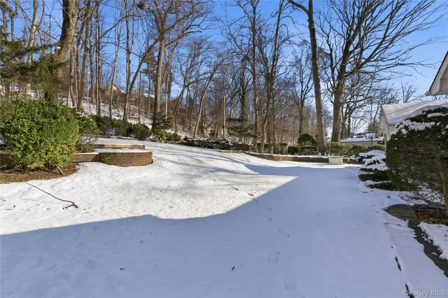 $1,899,000 | 75 Mimosa Drive, East Hills, NY 11576