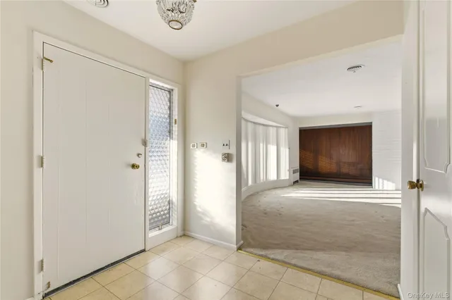 $1,899,000 | 75 Mimosa Drive, East Hills, NY 11576