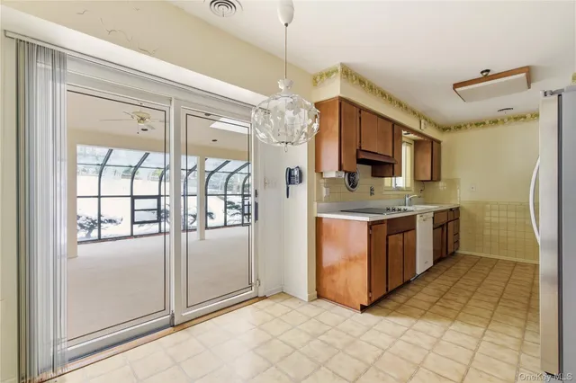 $1,899,000 | 75 Mimosa Drive, East Hills, NY 11576