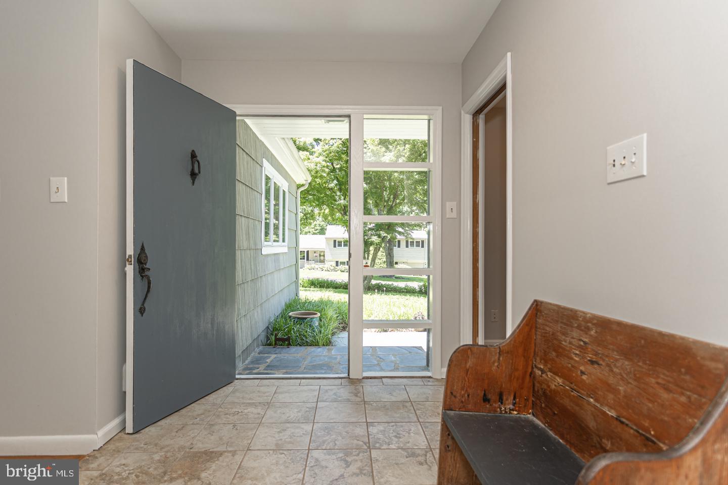 100 Ovington Road Yardley, PA 19067 - Photo 4 of 40 Foyer