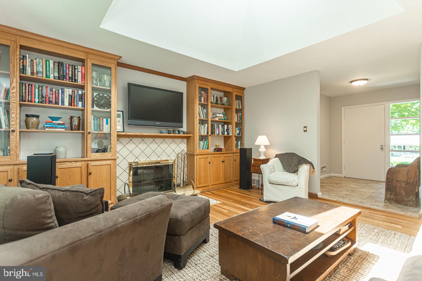 100 Ovington Road Yardley, PA 19067 - Photo 6 of 40 Living Room