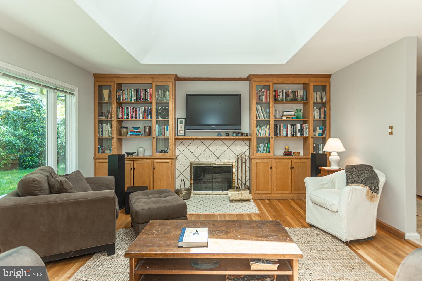 100 Ovington Road Yardley, PA 19067 - Photo 7 of 40 Living Room