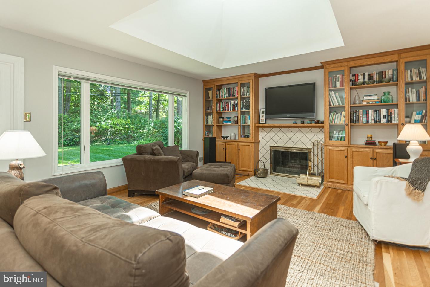 100 Ovington Road Yardley, PA 19067 - Photo 9 of 40 Living Room