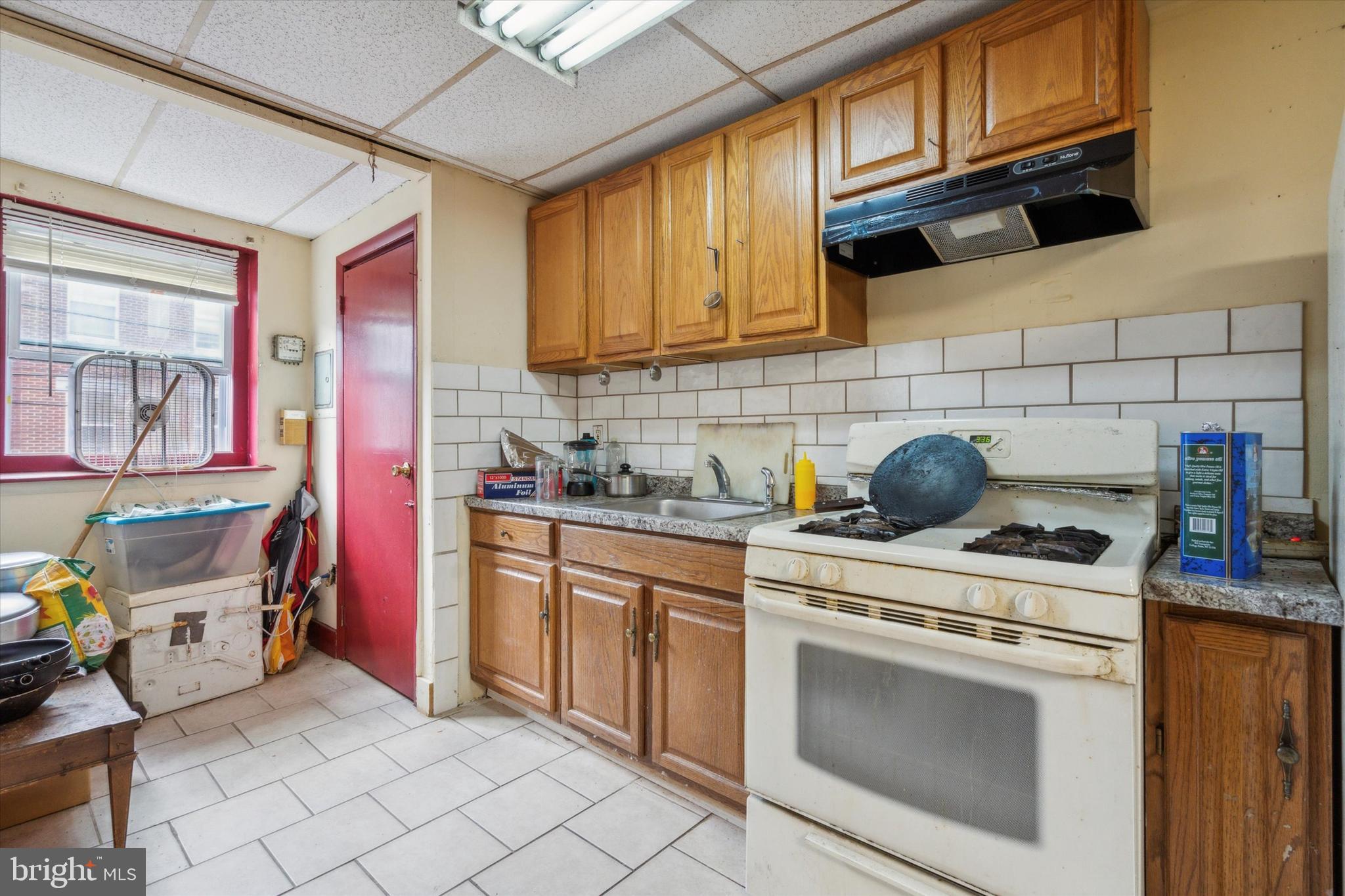 915 South 12th Street Philadelphia, PA 19147 - Photo 11 of 34